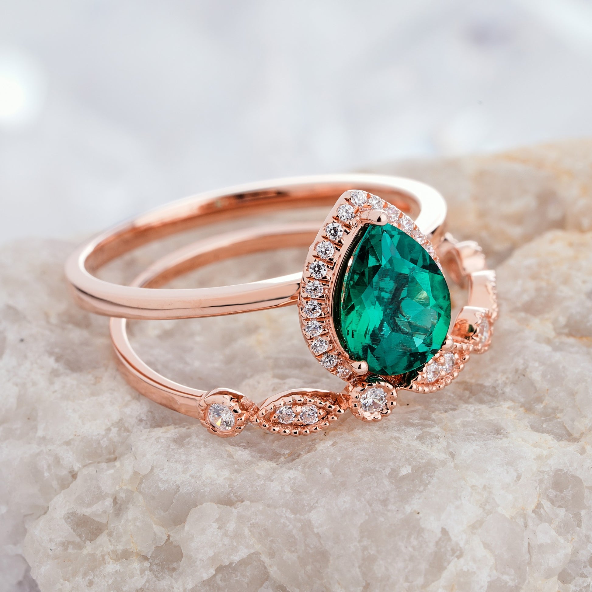 Pear Cut Emerald Engagement Ring Set in 14K/18K Gold - ShainJewelry