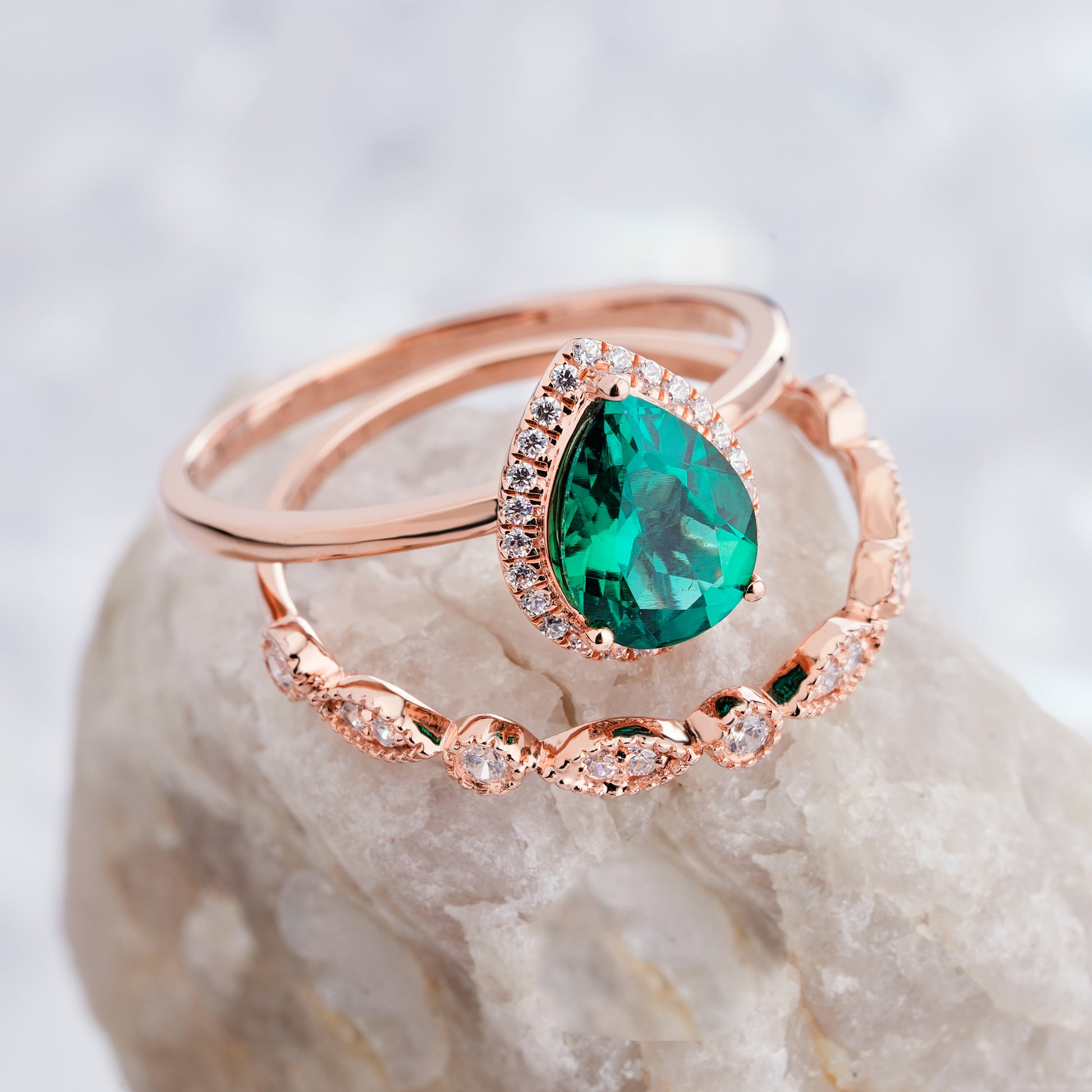 Pear Cut Emerald Engagement Ring Set in 14K/18K Gold - ShainJewelry